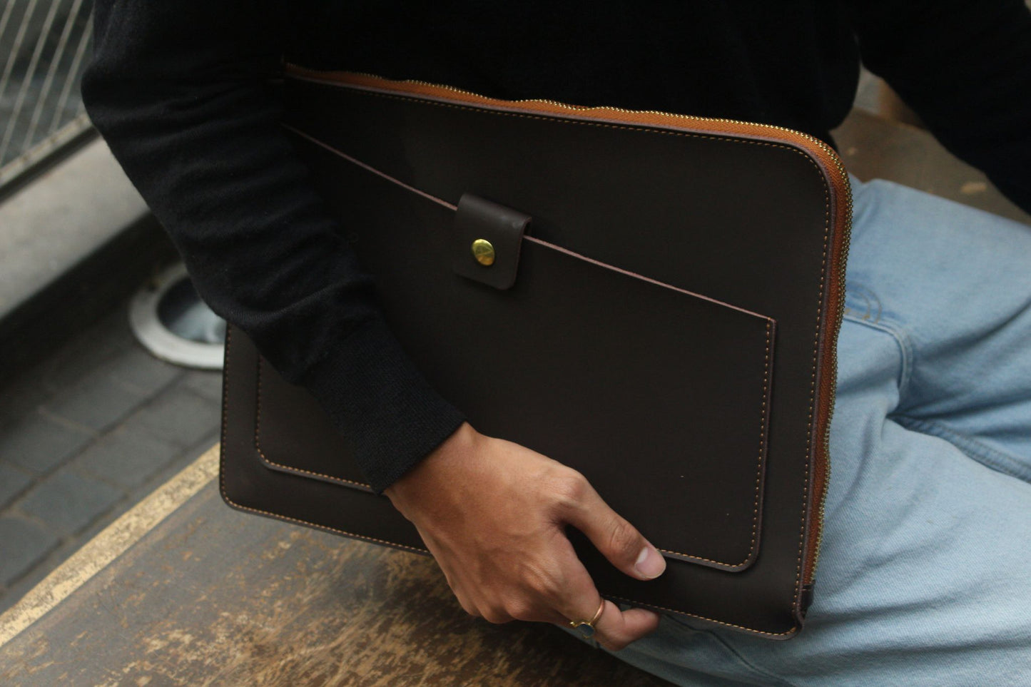 Snap design genuine cowhide leather clutch/laptop sleeve / laptop folio