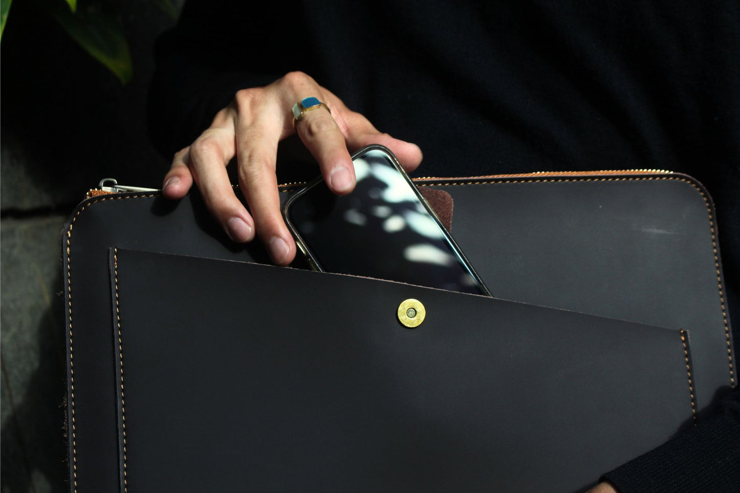 Snap design genuine cowhide leather clutch/laptop sleeve / laptop folio