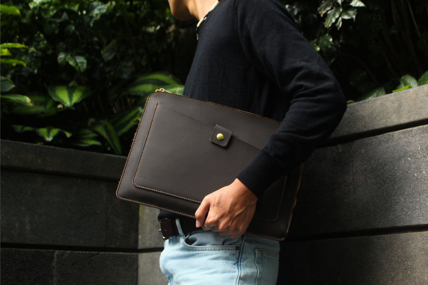 Snap design genuine cowhide leather clutch/laptop sleeve / laptop folio