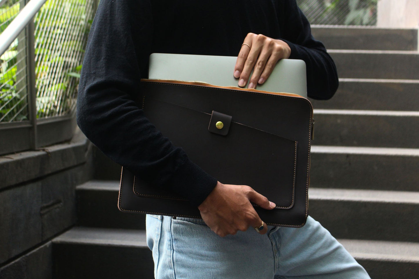 Snap design genuine cowhide leather clutch/laptop sleeve / laptop folio