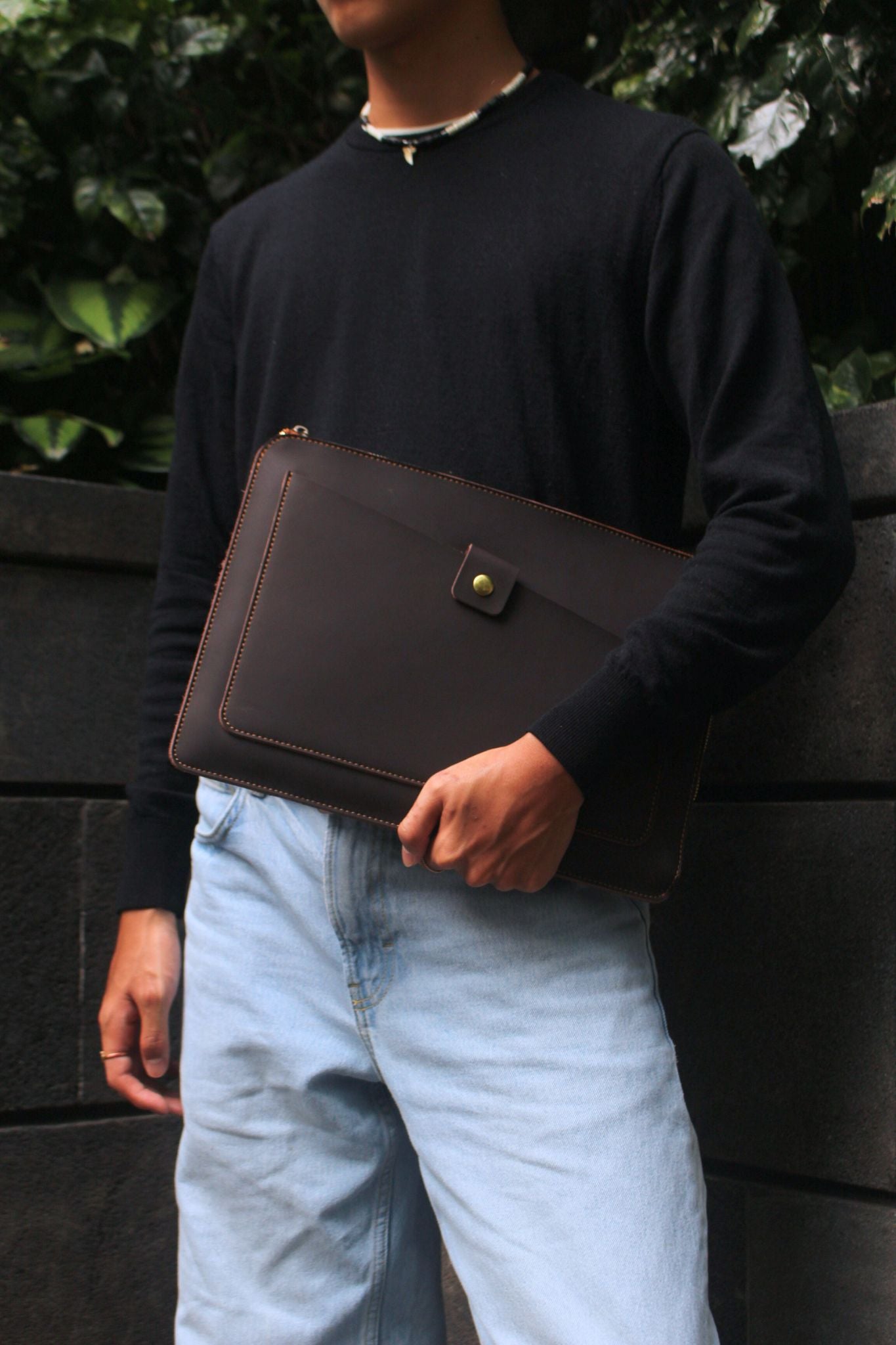 Snap design genuine cowhide leather clutch/laptop sleeve / laptop folio