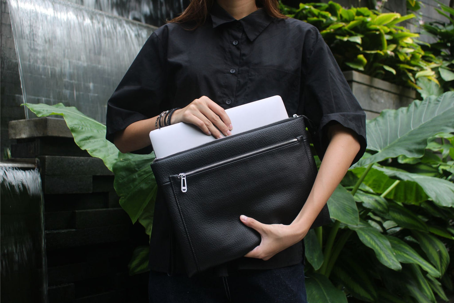 Zip design genuine cowhide leather Clutch/laptop sleeve/laptop folio