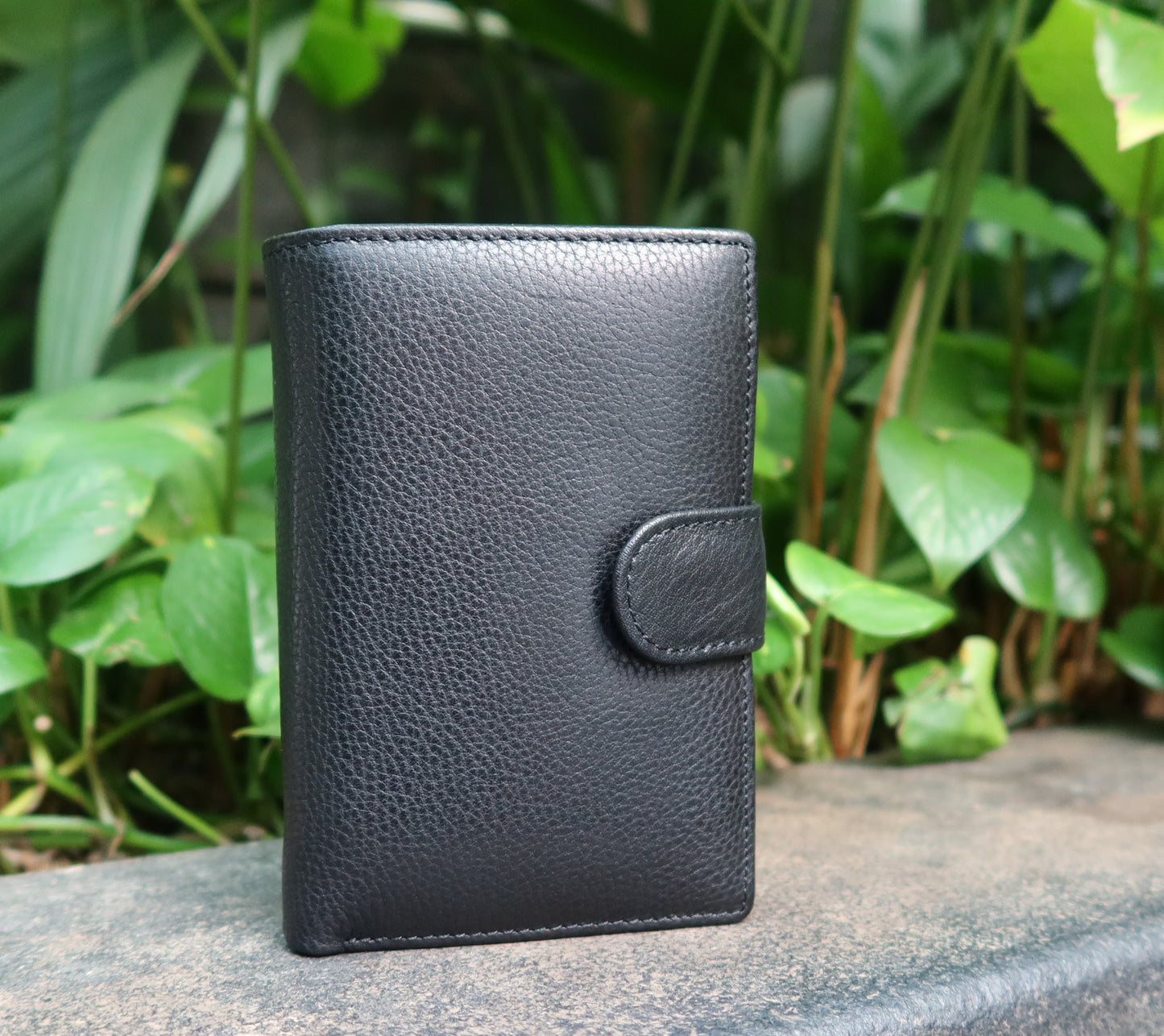 Genuine cowhide leather vertical clasp wallet