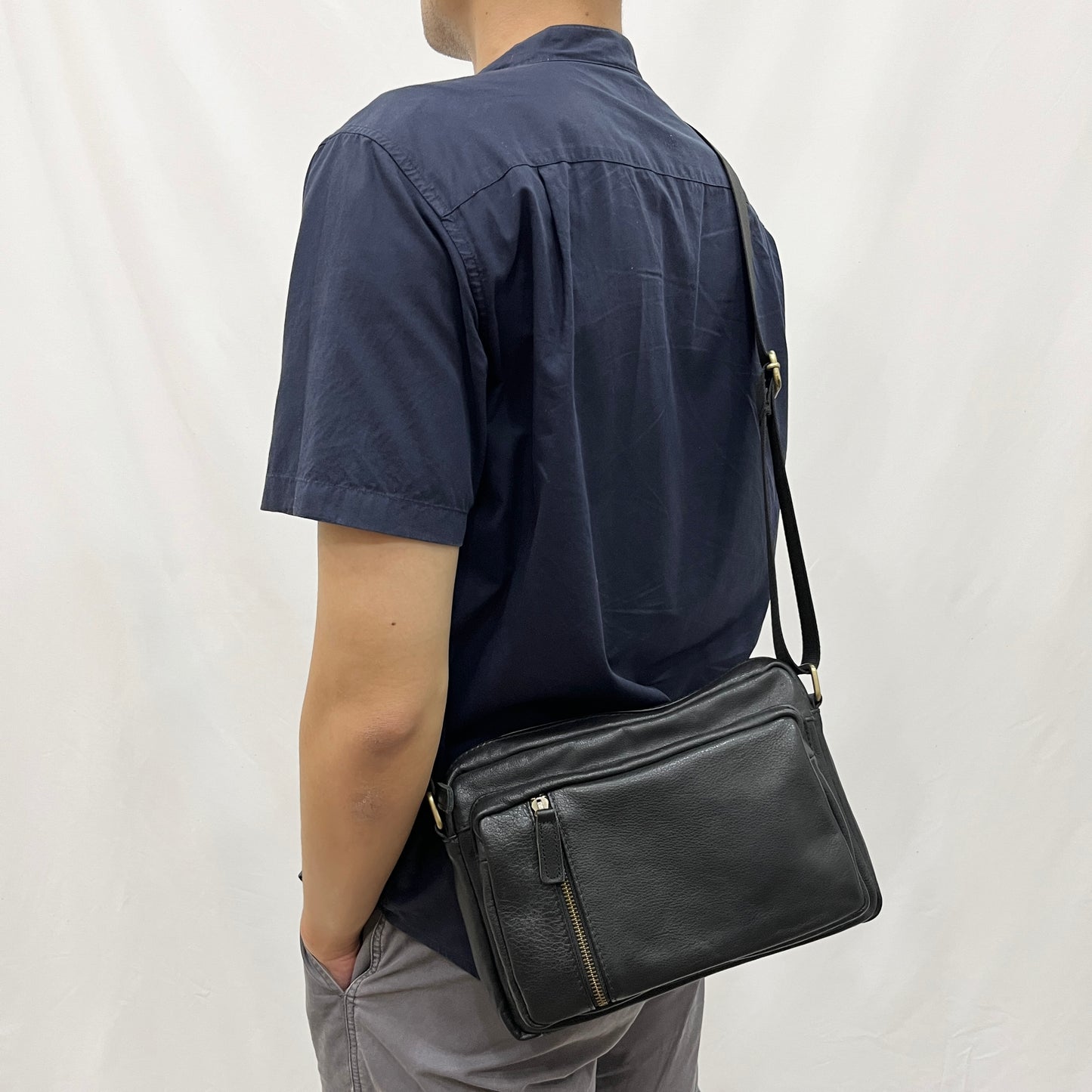 Davel V4 design genuine cowhide leather sling bag