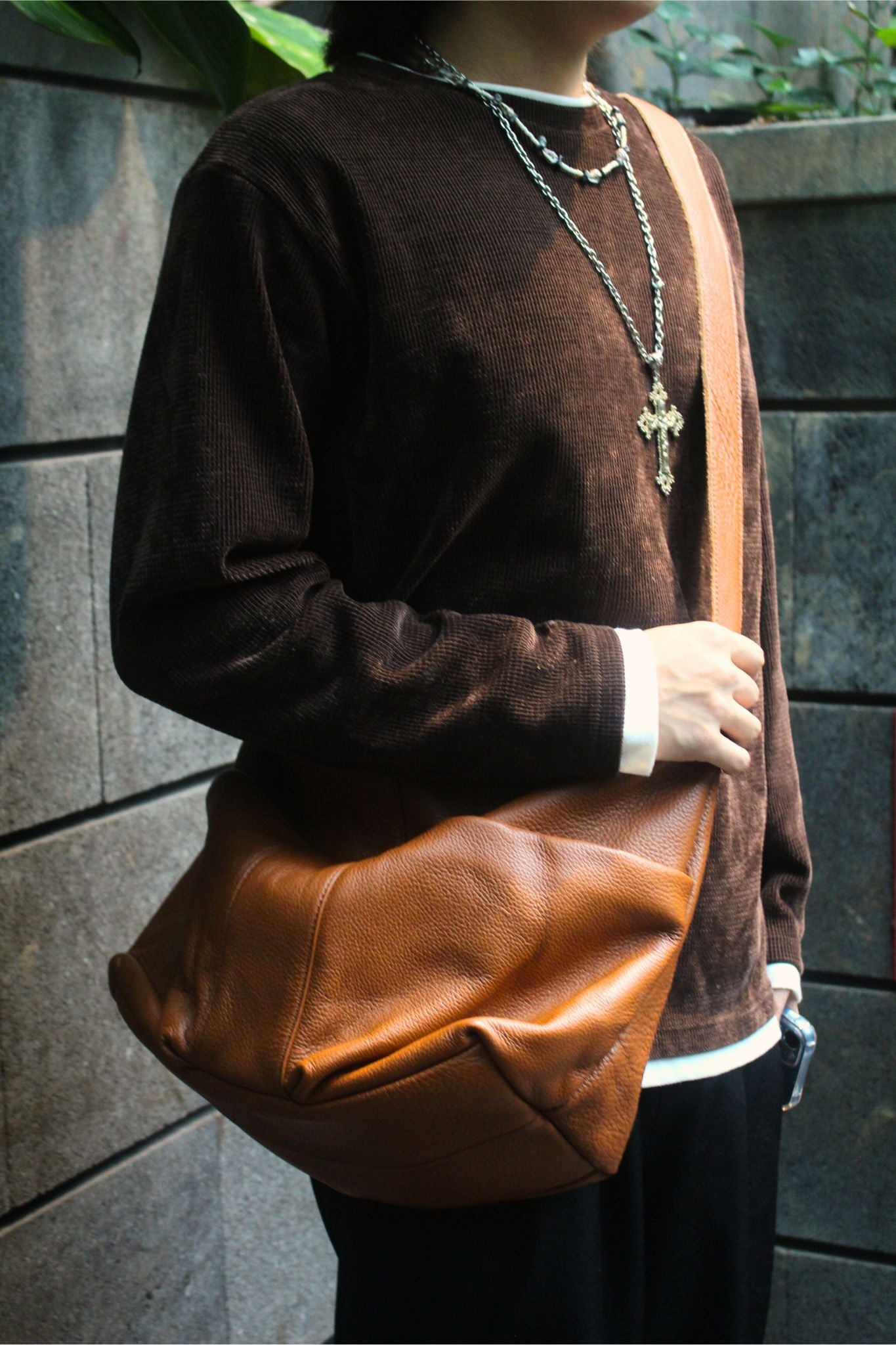 Poches design genuine cowhide leather bag with sling