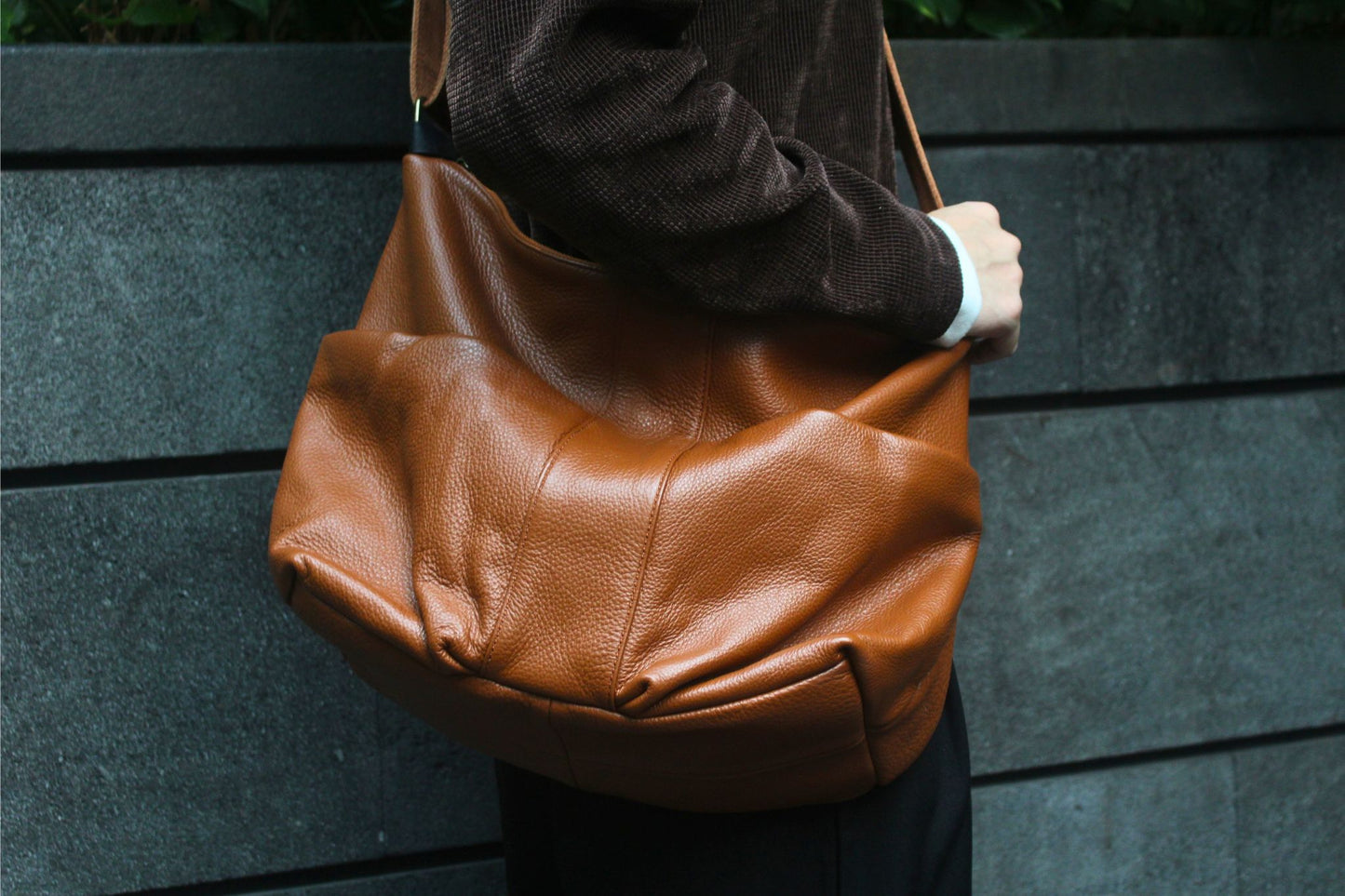 Poches design genuine cowhide leather bag with sling