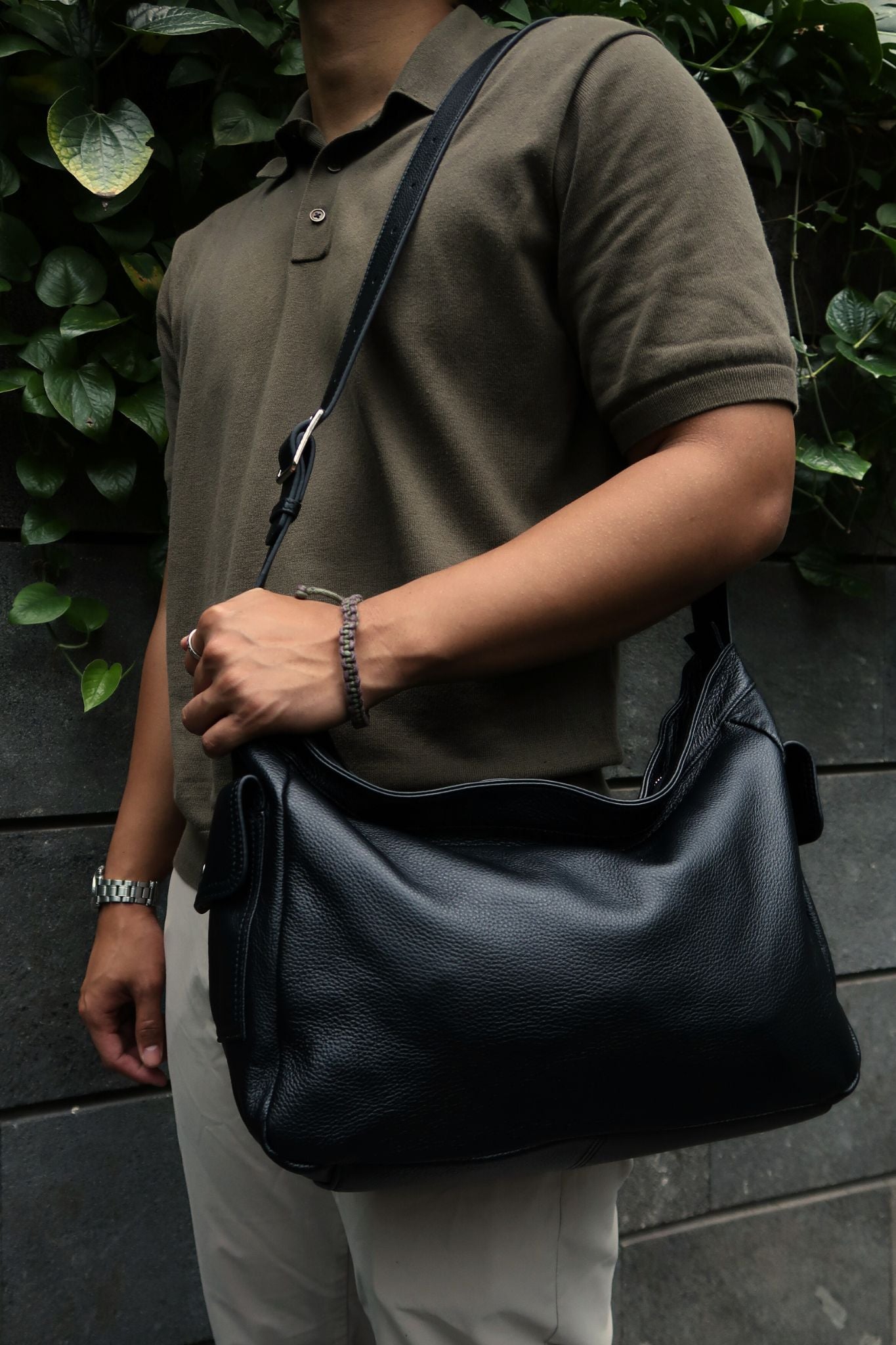 Carly messenger design genuine cowhide leather sling bag