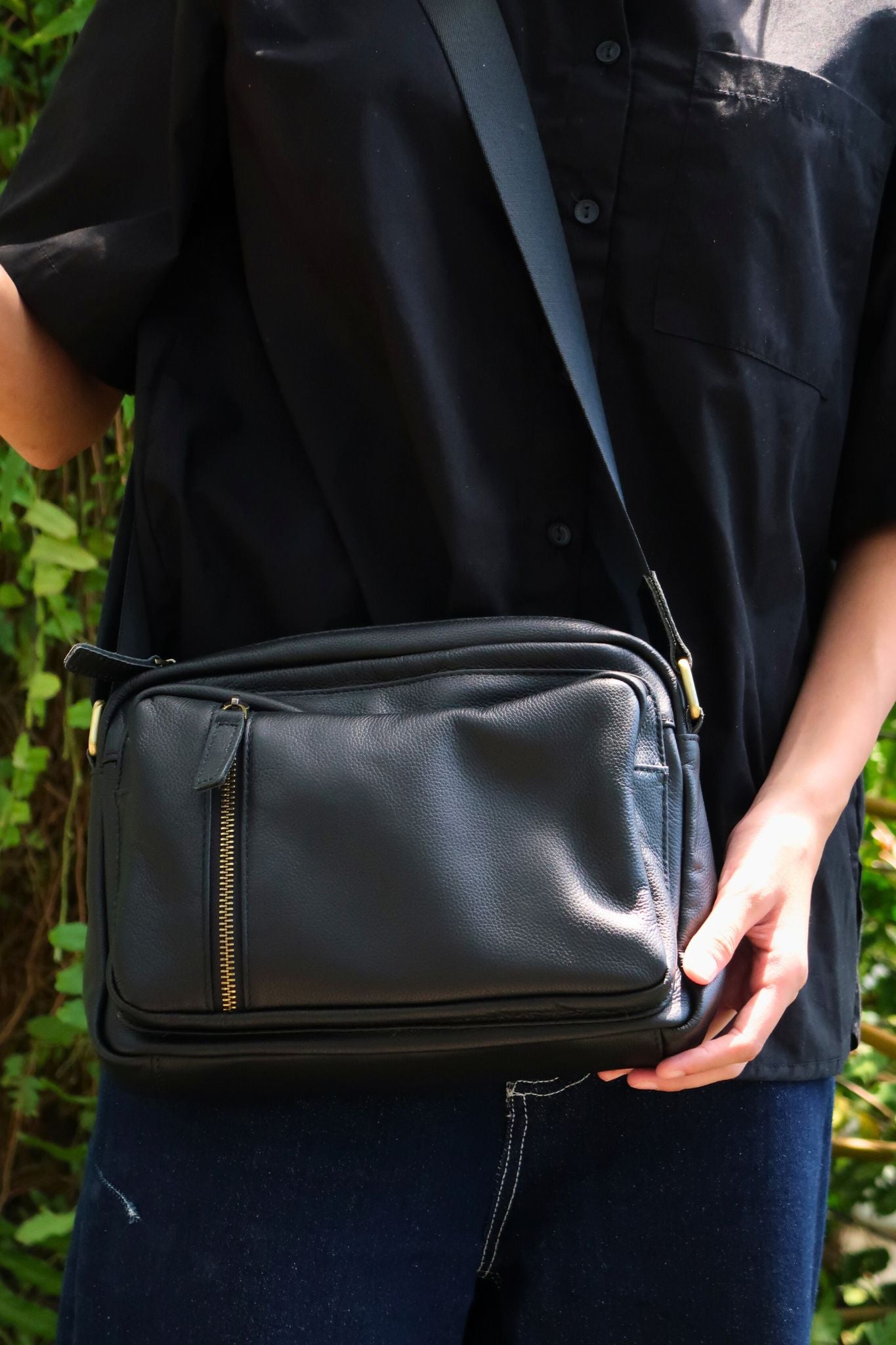 Davel V4 design genuine cowhide leather sling bag