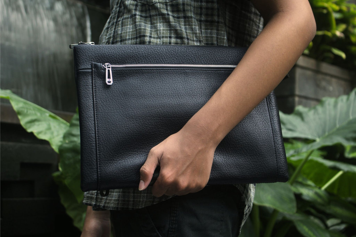 Zip design genuine cowhide leather Clutch/laptop sleeve/laptop folio