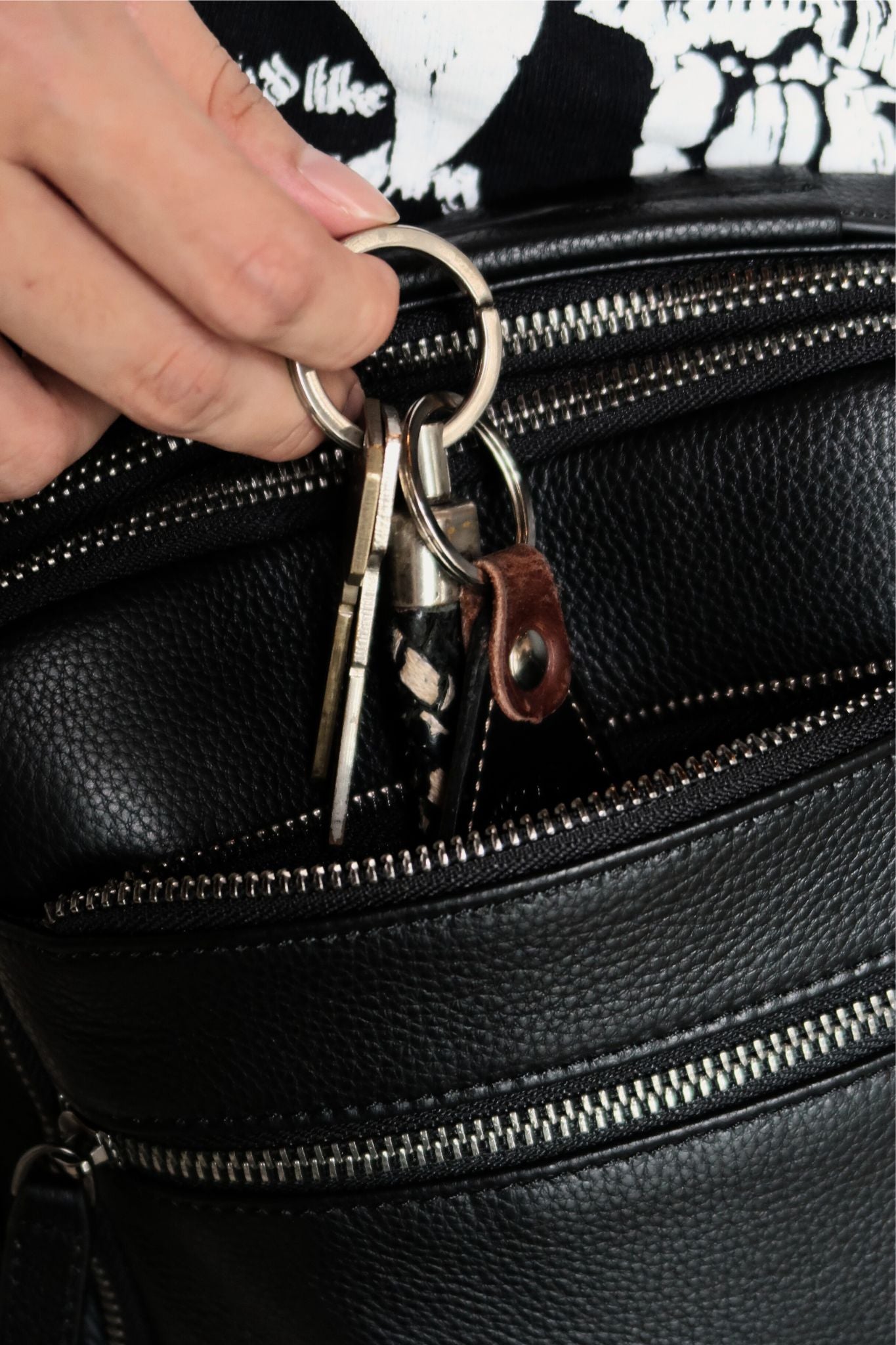 Zip design genuine cowhide leather sling bag
