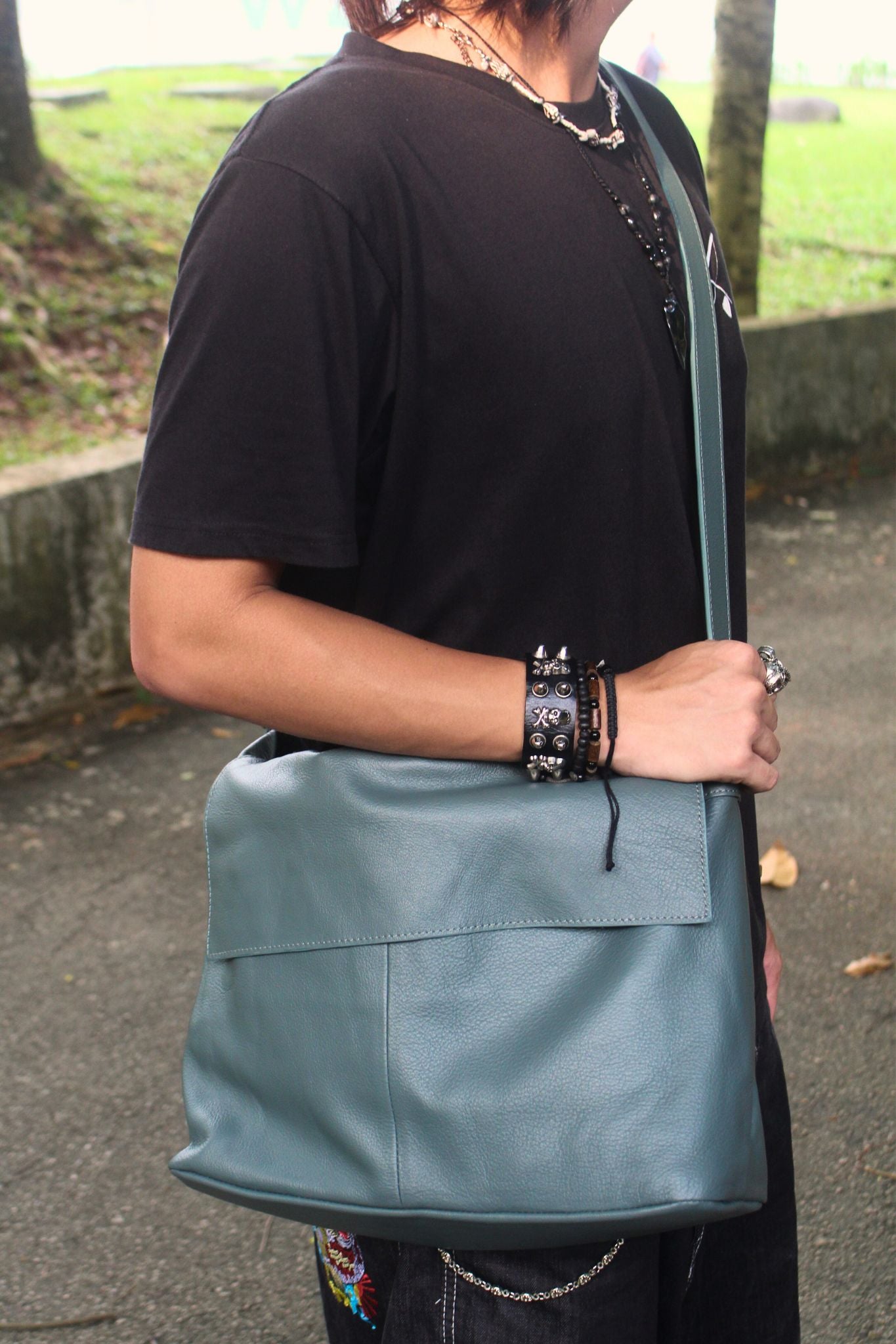 Messenger V4 design genuine cowhide leather sling bag