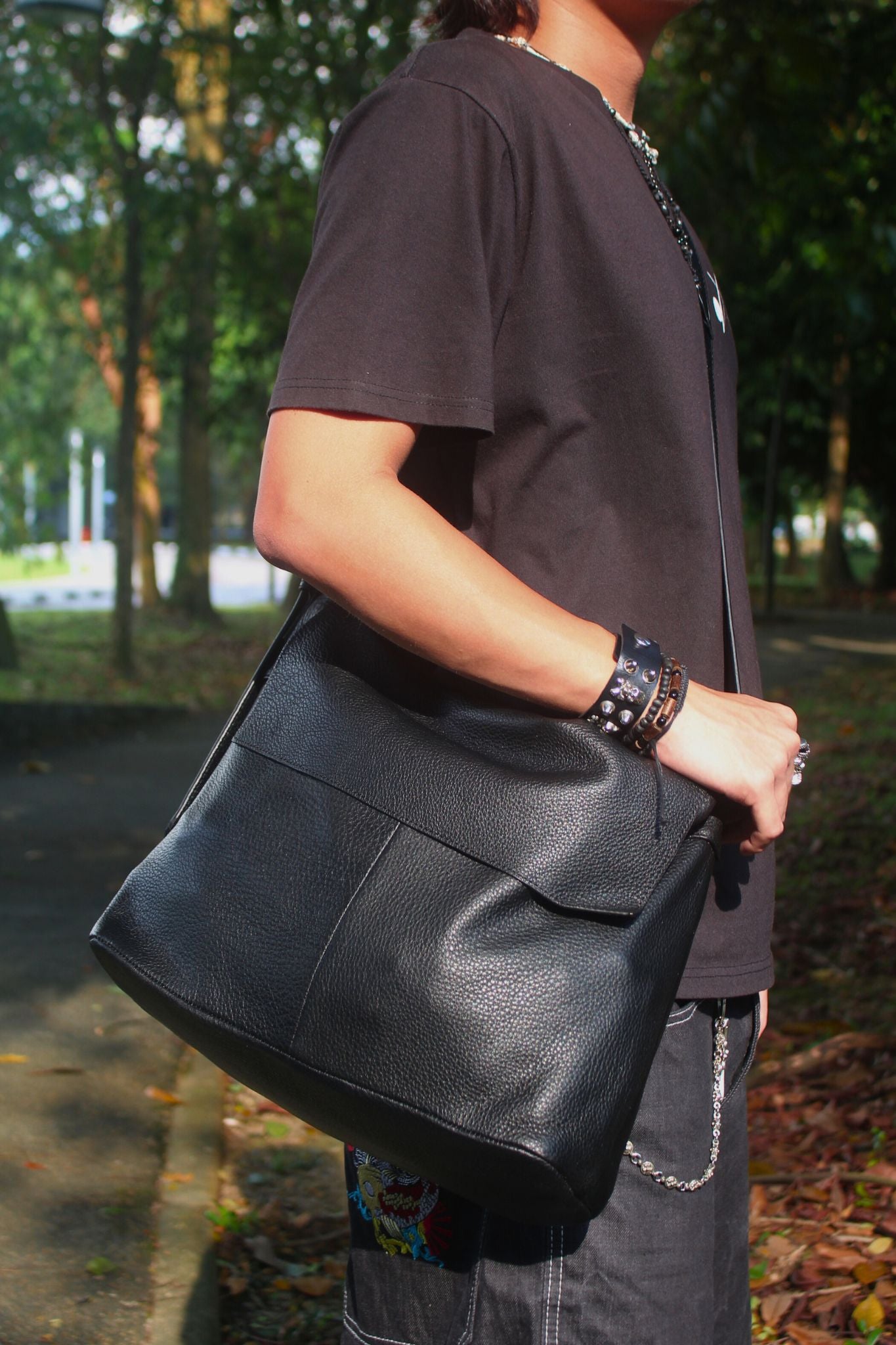 Messenger V4 design genuine cowhide leather sling bag