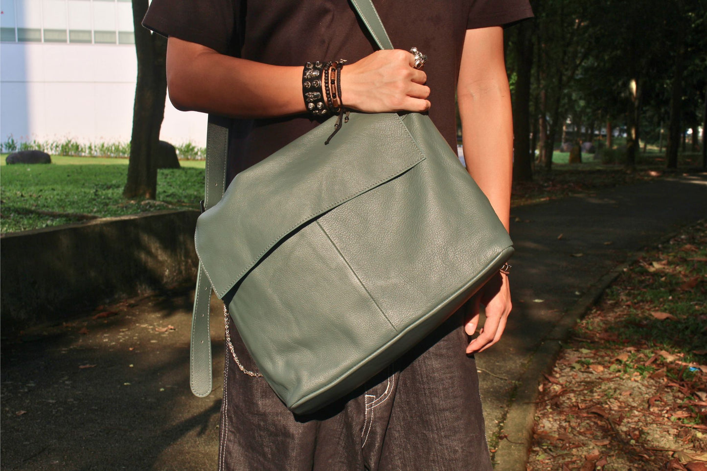 Messenger V4 design genuine cowhide leather sling bag