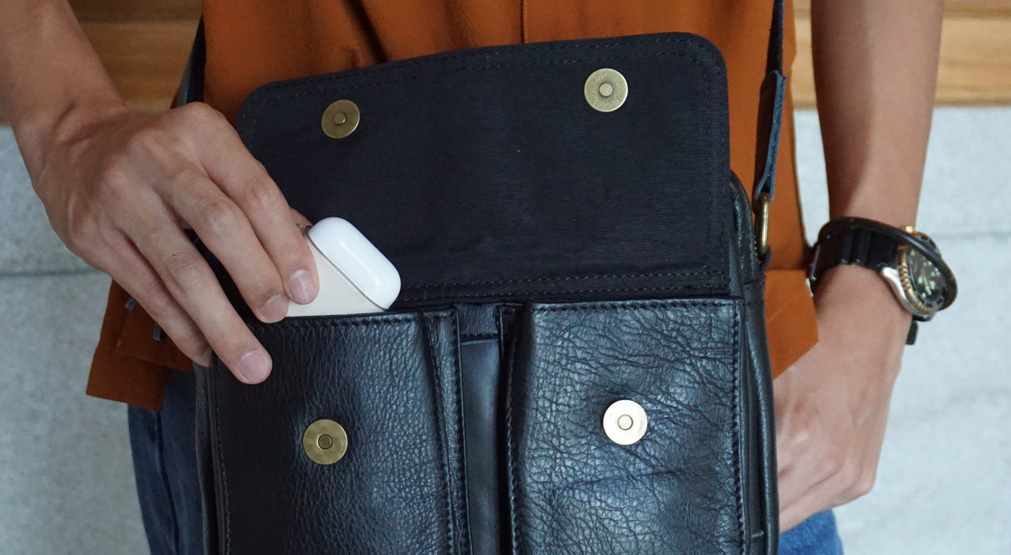 Poches messenger design genuine cowhide leather sling bag