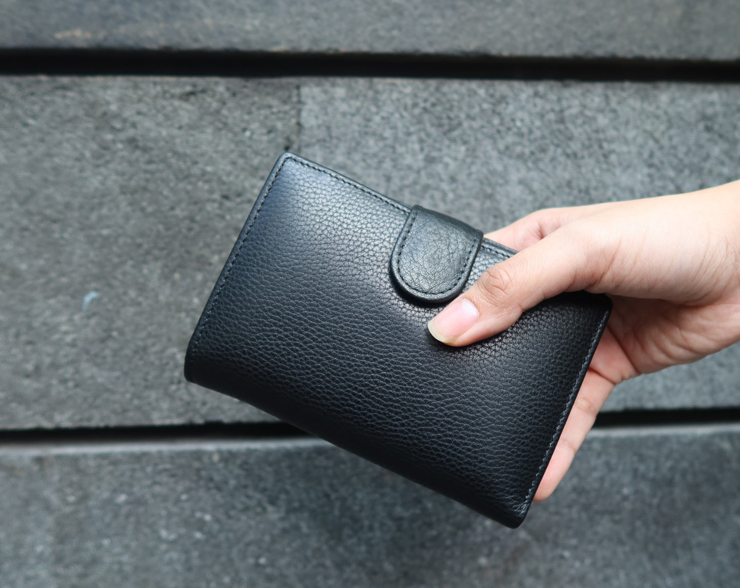 Genuine cowhide leather vertical clasp wallet
