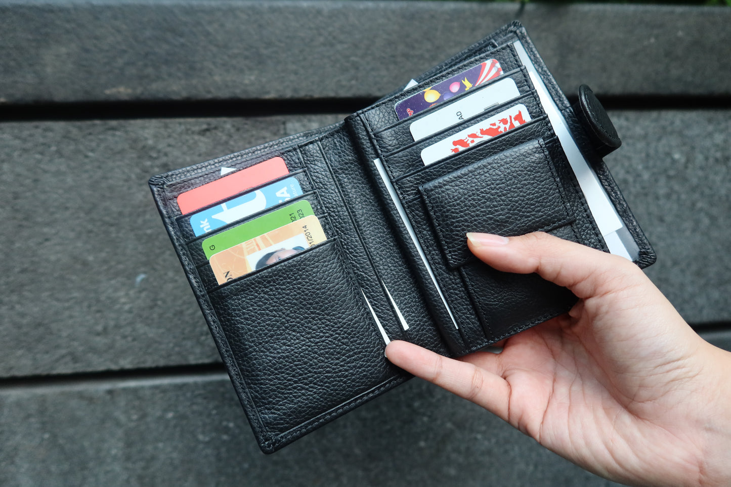 Genuine cowhide leather vertical clasp wallet